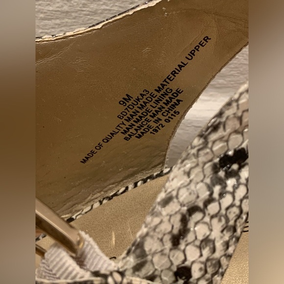 Preloved Bandolini Snake Print Sandals - Picture 4 of 4